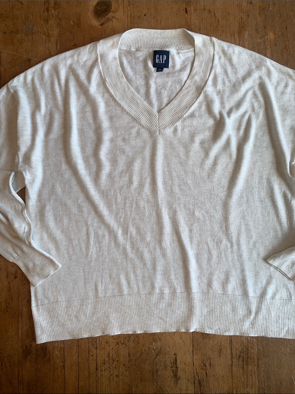 GAP Women's V-Neck Sweater in Cream